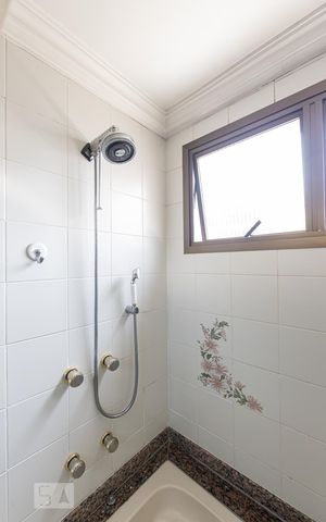 Apartamento à venda com 300m², 3 quartos e 4 vagas Apartamento à venda com 300m², 3 quartos e 4 vagasBanheiro Suite 2