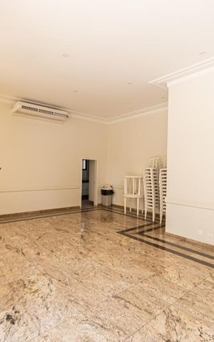 Apartamento à venda com 300m², 3 quartos e 4 vagas Apartamento à venda com 300m², 3 quartos e 4 vagasÁrea comum - Salão de festas