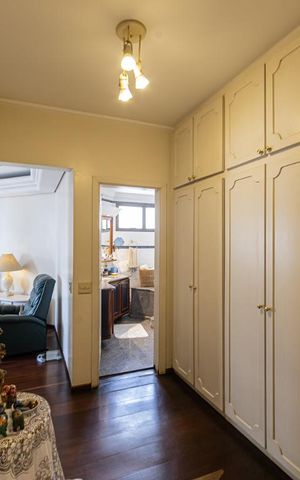 Apartamento à venda com 300m², 3 quartos e 4 vagas Apartamento à venda com 300m², 3 quartos e 4 vagasSuite 3