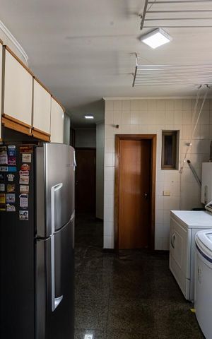 Apartamento à venda com 300m², 3 quartos e 4 vagas Apartamento à venda com 300m², 3 quartos e 4 vagasÁrea de Serviço