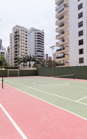 Apartamento à venda com 300m², 3 quartos e 4 vagas Apartamento à venda com 300m², 3 quartos e 4 vagasQuadra