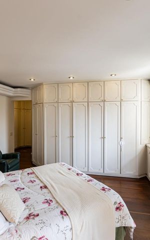 Apartamento à venda com 300m², 3 quartos e 4 vagas Apartamento à venda com 300m², 3 quartos e 4 vagasSuite 3