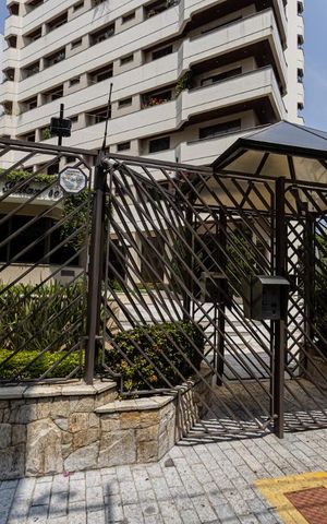 Apartamento à venda com 300m², 3 quartos e 4 vagas Apartamento à venda com 300m², 3 quartos e 4 vagasFachada
