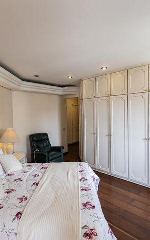 Apartamento à venda com 300m², 3 quartos e 4 vagas Apartamento à venda com 300m², 3 quartos e 4 vagasSuite 3