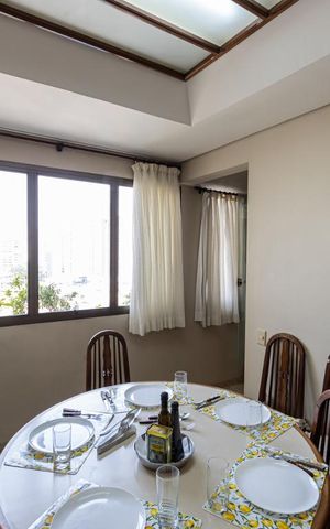 Apartamento à venda com 300m², 3 quartos e 4 vagas Apartamento à venda com 300m², 3 quartos e 4 vagasCopa