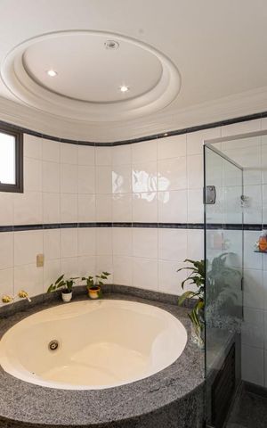 Apartamento à venda com 300m², 3 quartos e 4 vagas Apartamento à venda com 300m², 3 quartos e 4 vagasBanheiro Suite 3