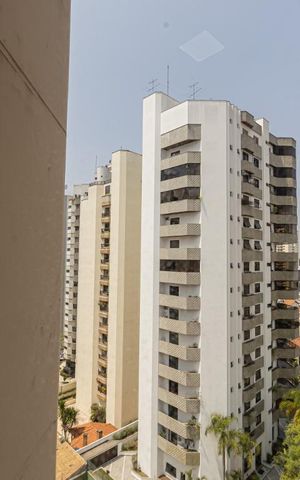 Apartamento à venda com 300m², 3 quartos e 4 vagas Apartamento à venda com 300m², 3 quartos e 4 vagasVista Área de Serviço