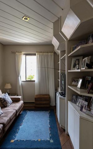 Apartamento à venda com 300m², 3 quartos e 4 vagas Apartamento à venda com 300m², 3 quartos e 4 vagasSala de TV