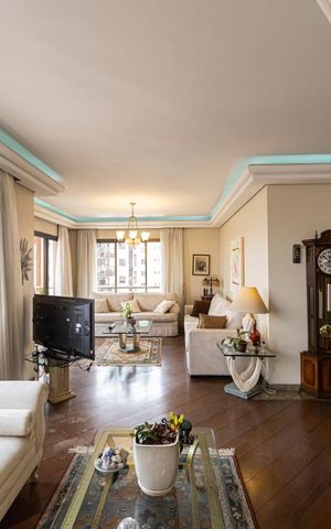 Apartamento à venda com 300m², 3 quartos e 4 vagas Apartamento à venda com 300m², 3 quartos e 4 vagasSala