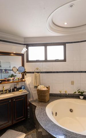 Apartamento à venda com 300m², 3 quartos e 4 vagas Apartamento à venda com 300m², 3 quartos e 4 vagasBanheiro Suite 3
