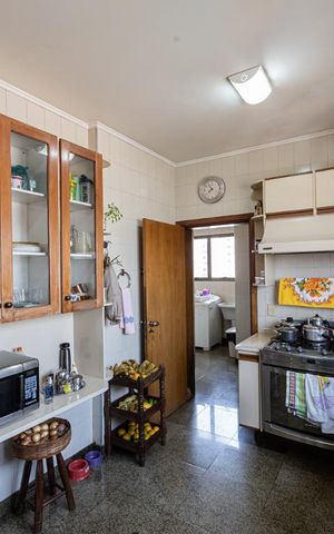 Apartamento à venda com 300m², 3 quartos e 4 vagas Apartamento à venda com 300m², 3 quartos e 4 vagasCozinha
