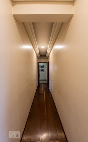 Apartamento à venda com 300m², 3 quartos e 4 vagas Apartamento à venda com 300m², 3 quartos e 4 vagasCorredor