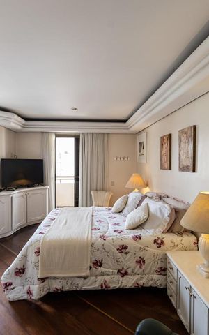 Apartamento à venda com 300m², 3 quartos e 4 vagas Apartamento à venda com 300m², 3 quartos e 4 vagasSuite 3