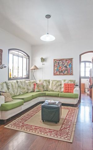 Casa à venda com 540m², 4 quartos e 8 vagas Casa à venda com 540m², 4 quartos e 8 vagasSala de TV