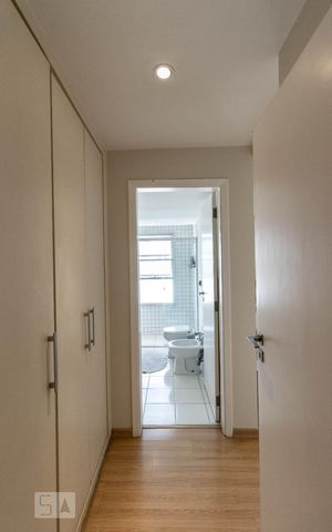 Apartamento à venda com 268m², 4 quartos e 3 vagas Apartamento à venda com 268m², 4 quartos e 3 vagasSuíte 2