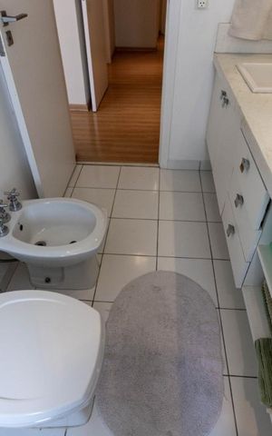 Apartamento à venda com 268m², 4 quartos e 3 vagas Apartamento à venda com 268m², 4 quartos e 3 vagasBanheiro Suíte 2