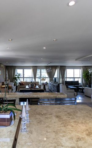 Apartamento à venda com 268m², 4 quartos e 3 vagas Apartamento à venda com 268m², 4 quartos e 3 vagasSala