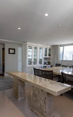 Apartamento à venda com 268m², 4 quartos e 3 vagas Apartamento à venda com 268m², 4 quartos e 3 vagasSala