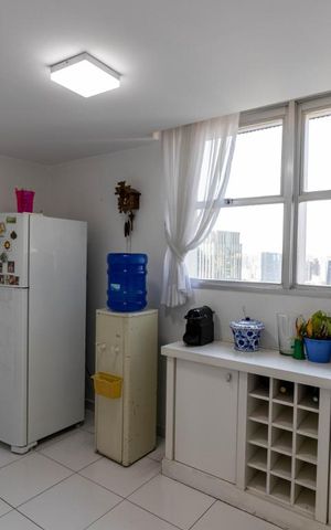 Apartamento à venda com 268m², 4 quartos e 3 vagas Apartamento à venda com 268m², 4 quartos e 3 vagasCozinha