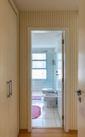 Apartamento à venda com 268m², 4 quartos e 3 vagas Apartamento à venda com 268m², 4 quartos e 3 vagasSuíte 1