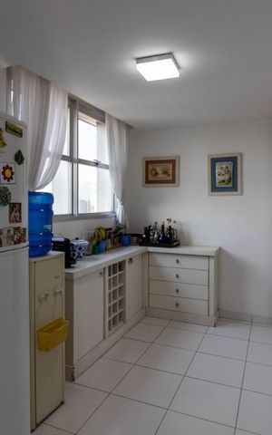 Apartamento à venda com 268m², 4 quartos e 3 vagas Apartamento à venda com 268m², 4 quartos e 3 vagasCozinha