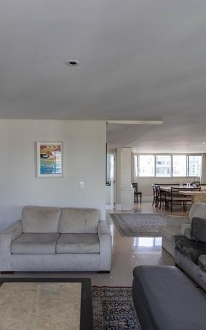 Apartamento à venda com 268m², 4 quartos e 3 vagas Apartamento à venda com 268m², 4 quartos e 3 vagasSala