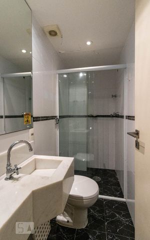 Apartamento à venda com 268m², 4 quartos e 3 vagas Apartamento à venda com 268m², 4 quartos e 3 vagasBanheiro da Suíte 3