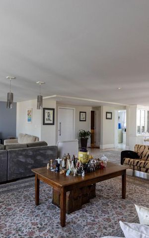 Apartamento à venda com 268m², 4 quartos e 3 vagas Apartamento à venda com 268m², 4 quartos e 3 vagasSala