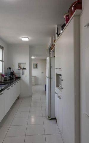 Apartamento à venda com 268m², 4 quartos e 3 vagas Apartamento à venda com 268m², 4 quartos e 3 vagasCozinha