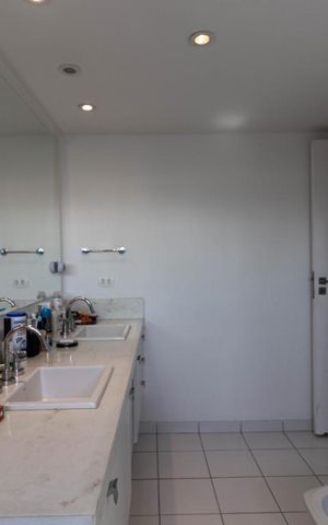 Apartamento à venda com 268m², 4 quartos e 3 vagas Apartamento à venda com 268m², 4 quartos e 3 vagasBanheiro da Suíte 4