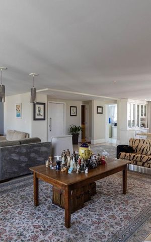 Apartamento à venda com 268m², 4 quartos e 3 vagas Apartamento à venda com 268m², 4 quartos e 3 vagasSala