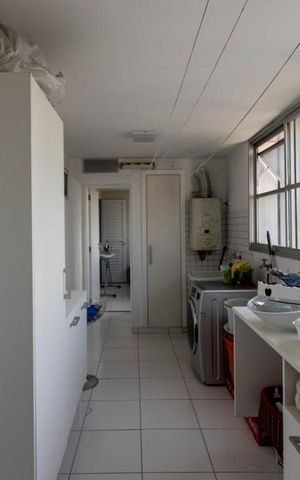 Apartamento à venda com 268m², 4 quartos e 3 vagas Apartamento à venda com 268m², 4 quartos e 3 vagasárea de serviço