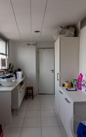 Apartamento à venda com 268m², 4 quartos e 3 vagas Apartamento à venda com 268m², 4 quartos e 3 vagasárea de serviço