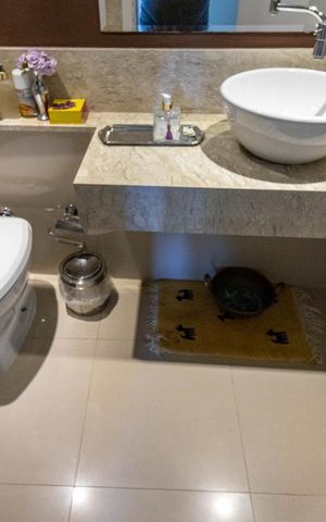 Apartamento à venda com 268m², 4 quartos e 3 vagas Apartamento à venda com 268m², 4 quartos e 3 vagasLavabo