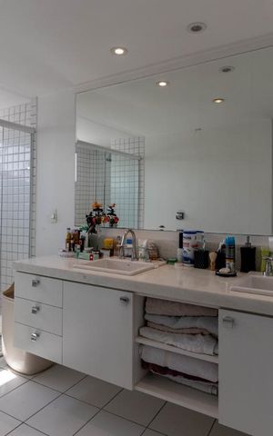 Apartamento à venda com 268m², 4 quartos e 3 vagas Apartamento à venda com 268m², 4 quartos e 3 vagasBanheiro da Suíte 4