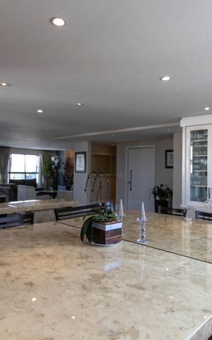 Apartamento à venda com 268m², 4 quartos e 3 vagas Apartamento à venda com 268m², 4 quartos e 3 vagasSala