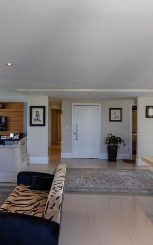 Apartamento à venda com 268m², 4 quartos e 3 vagas Apartamento à venda com 268m², 4 quartos e 3 vagasSala
