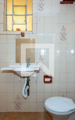 Casa à venda com 154m², 2 quartos e 2 vagas Casa à venda com 154m², 2 quartos e 2 vagasBanheiro da Kitnet