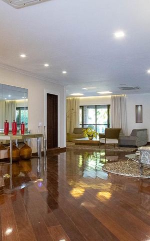 Casa de condomínio à venda com 836m², 5 quartos e 5 vagas Casa de condomínio à venda com 836m², 5 quartos e 5 vagasSala 1
