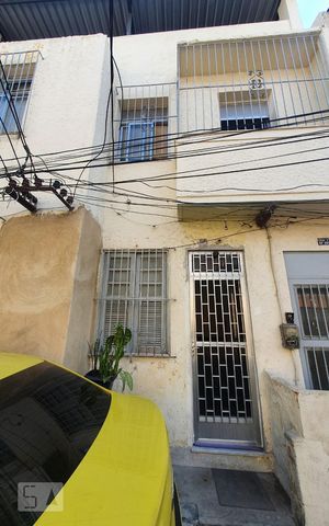 Casa à venda com 50m², 3 quartos e sem vaga Casa à venda com 50m², 3 quartos e sem vagaFachada