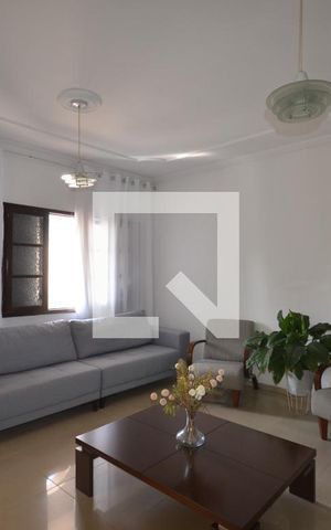 Casa para alugar com 330m², 3 quartos e 3 vagasSala