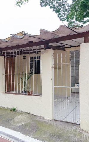 Casa para alugar com 120m², 2 quartos e 1 vaga Casa para alugar com 120m², 2 quartos e 1 vagaFachada