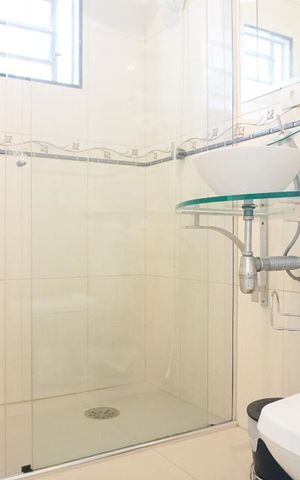 Casa à venda com 300m², 5 quartos e 4 vagasCasa 1 - Banheiro 2