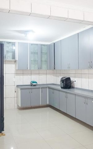 Casa à venda com 300m², 5 quartos e 4 vagasCasa 1 - Cozinha