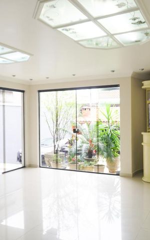 Casa à venda com 300m², 5 quartos e 4 vagasCasa 1 - Sala