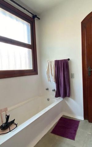 Casa à venda com 544m², 4 quartos e 3 vagas Casa à venda com 544m², 4 quartos e 3 vagasBanheiro da Suíte 2