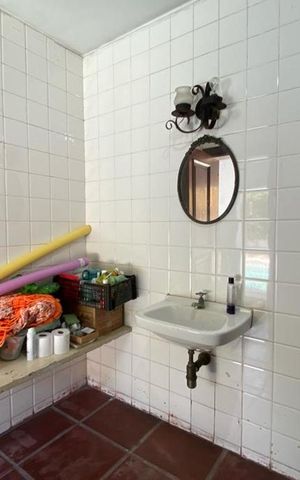 Casa à venda com 544m², 4 quartos e 3 vagas Casa à venda com 544m², 4 quartos e 3 vagasQuintal - Banheiro 1