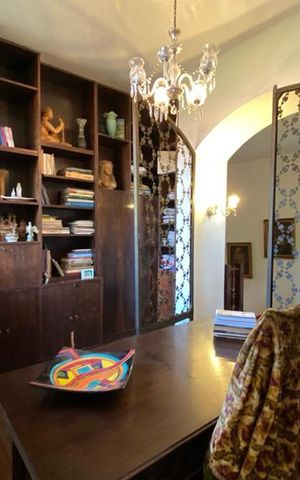 Casa à venda com 544m², 4 quartos e 3 vagas Casa à venda com 544m², 4 quartos e 3 vagasEscritório
