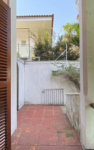 Casa à venda com 544m², 4 quartos e 3 vagas Casa à venda com 544m², 4 quartos e 3 vagasVaranda