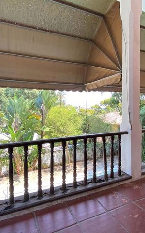 Casa à venda com 544m², 4 quartos e 3 vagas Casa à venda com 544m², 4 quartos e 3 vagasVaranda